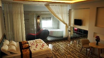 Suite Room - Bed