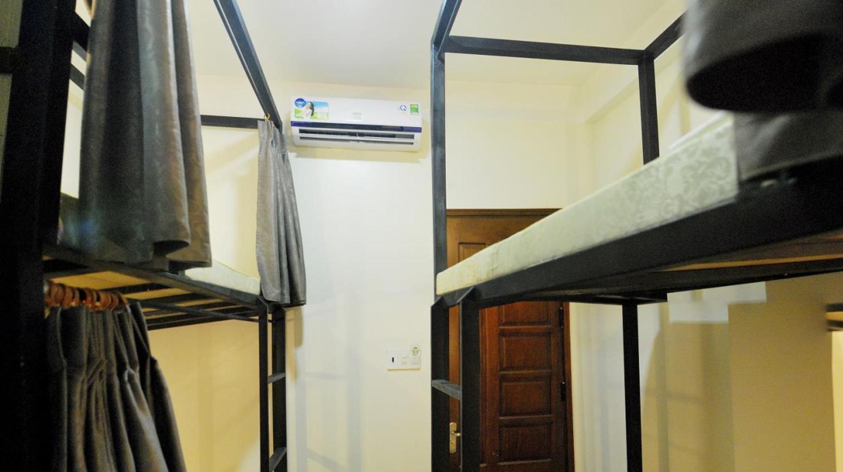 Entire 4-Bed Dormitory - Mixed - Interior view