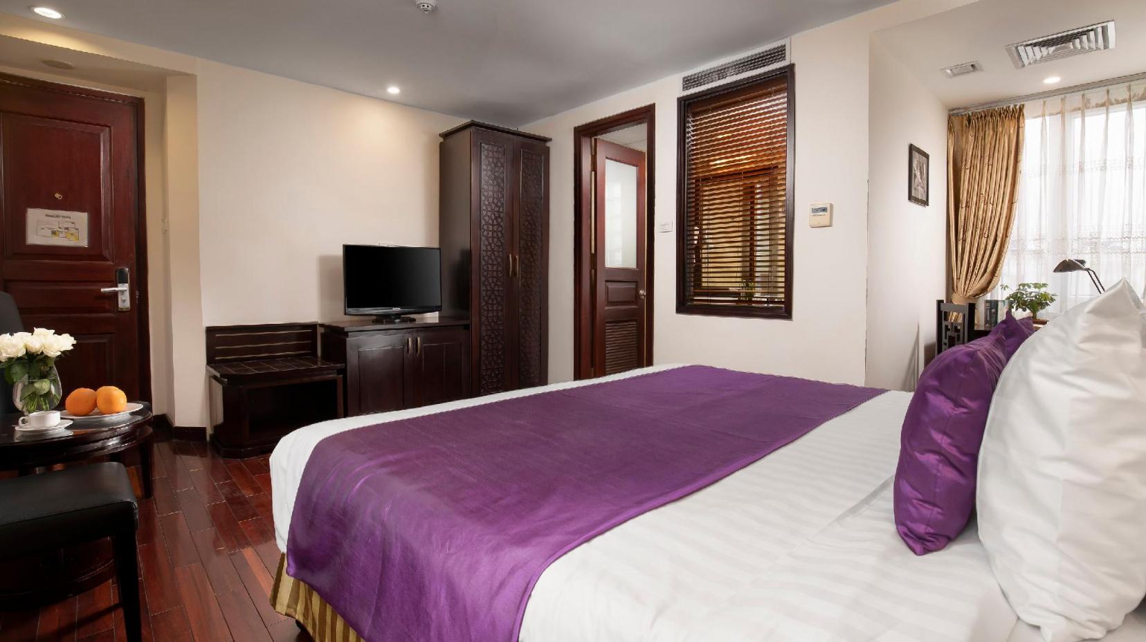 Deluxe Double Room - Bed