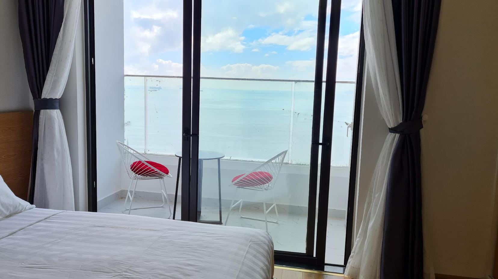 Deluxe Ocean View - Bed