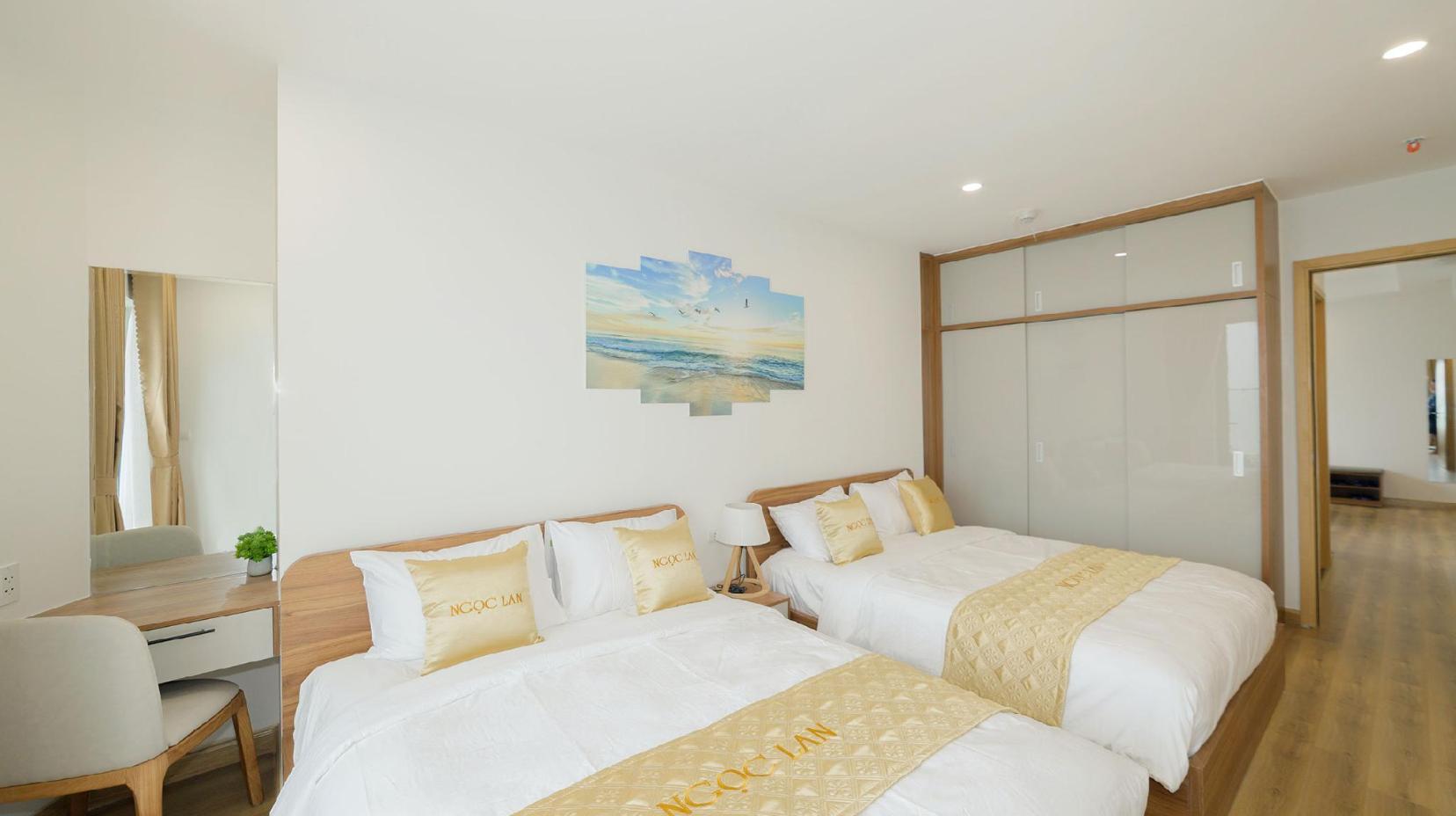 Superior One-Bedroom Sea Front Apartment - Bed