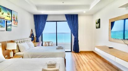 Sea View Room with Balcony - Bedroom