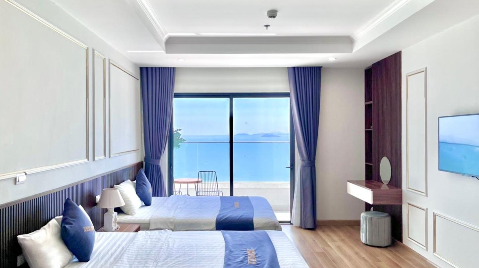 Sea View Room with Balcony - Bedroom