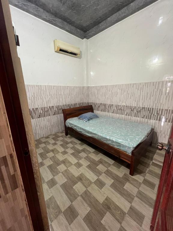 Single Room with Private Bathroom