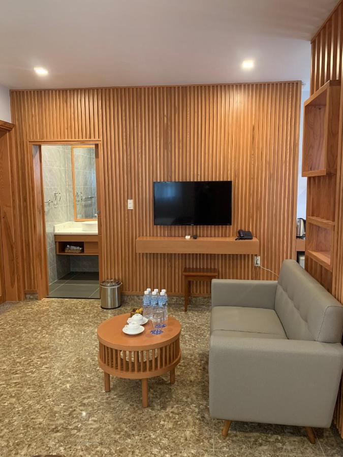 Shared lounge/TV area