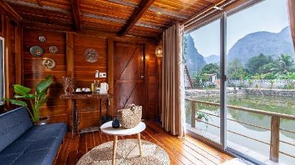 Deluxe King Chalet - Guestroom