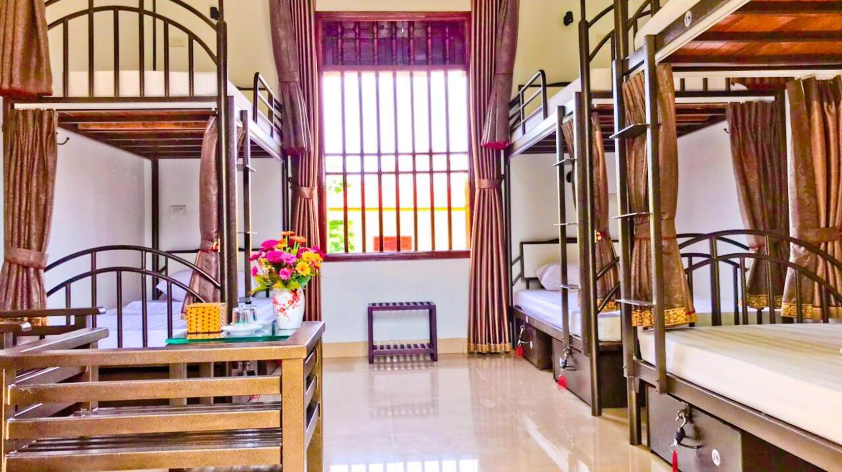 1 Person in 6-Bed Dormitory - Mixed - Bedroom