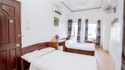 Family Room with Bathtub - Bed