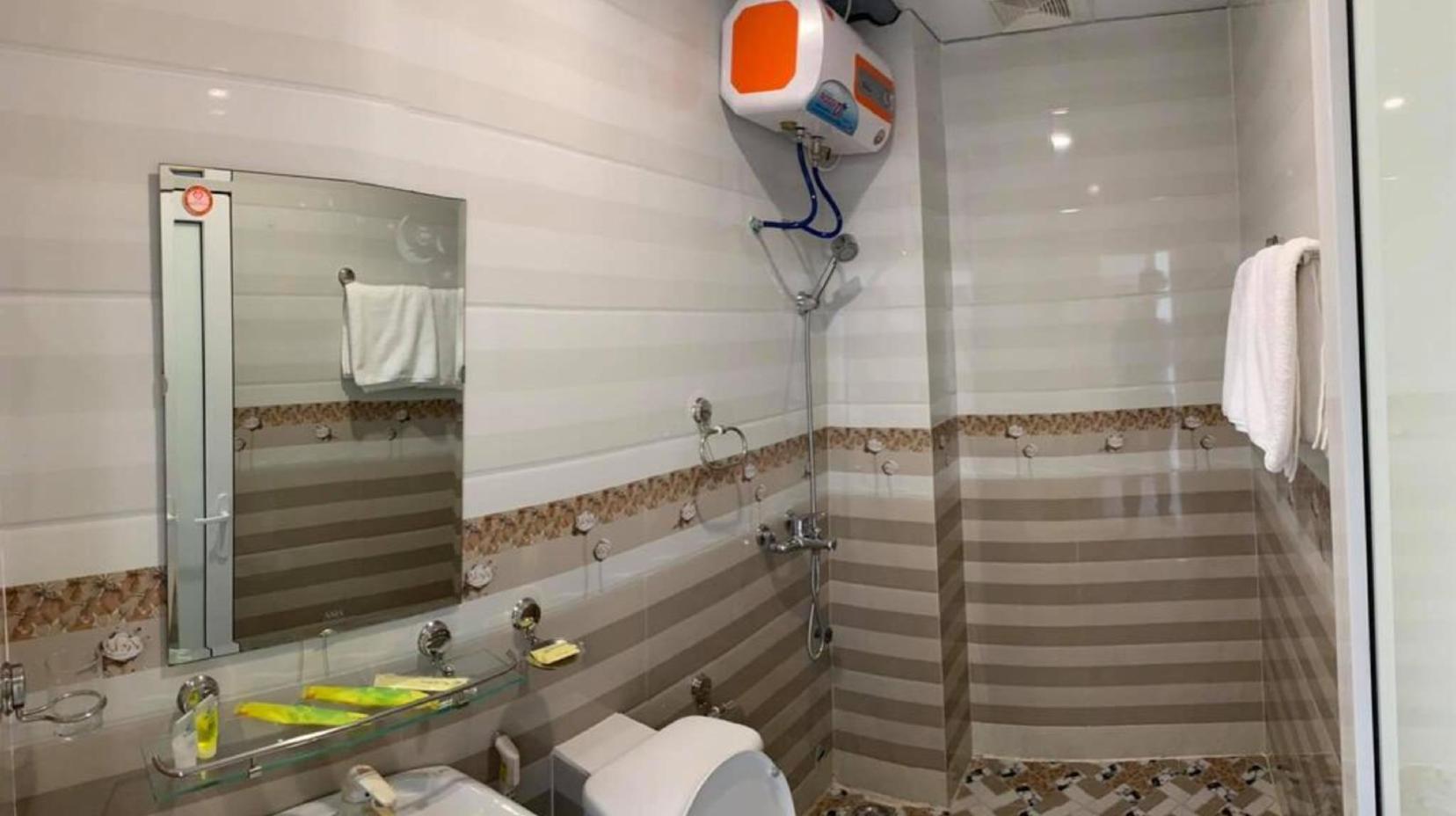 Standard Double Room - Bathroom