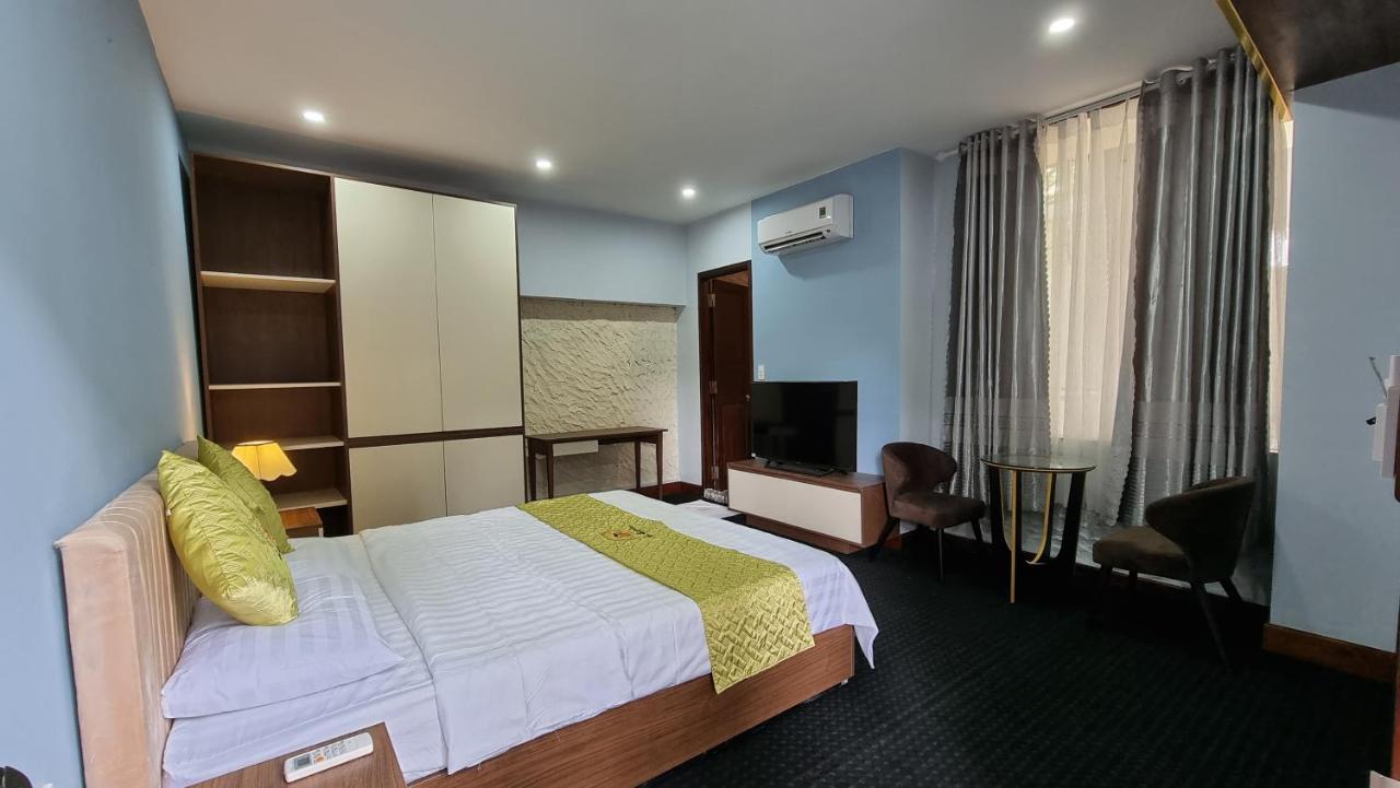 Deluxe Double Room (2 Adults + 1 Child)