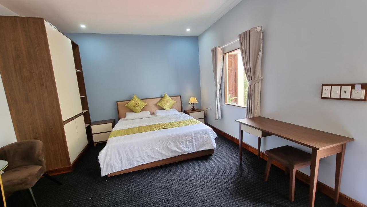 Deluxe Double Room (2 Adults + 1 Child)