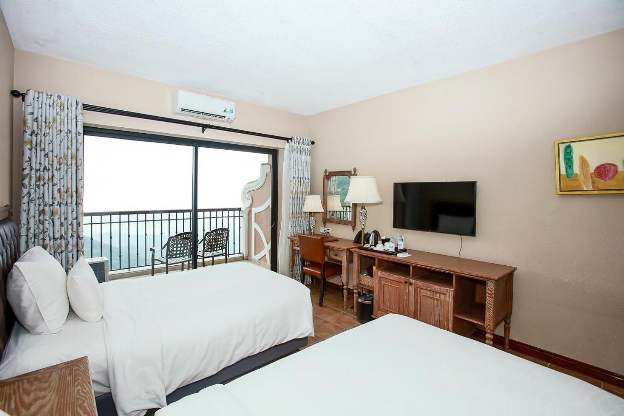 Deluxe Double or Twin Room with Mountain View