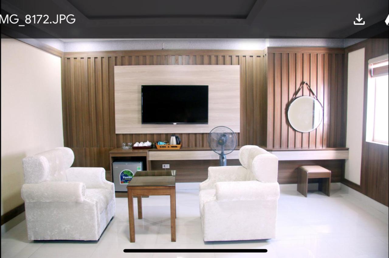 Shared lounge/TV area