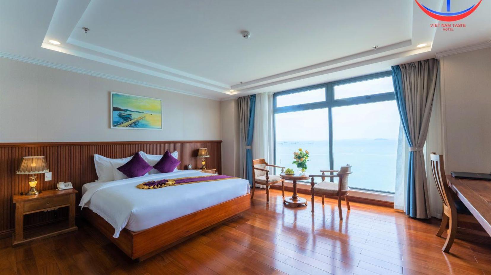 luxury ocean view double room - Bed