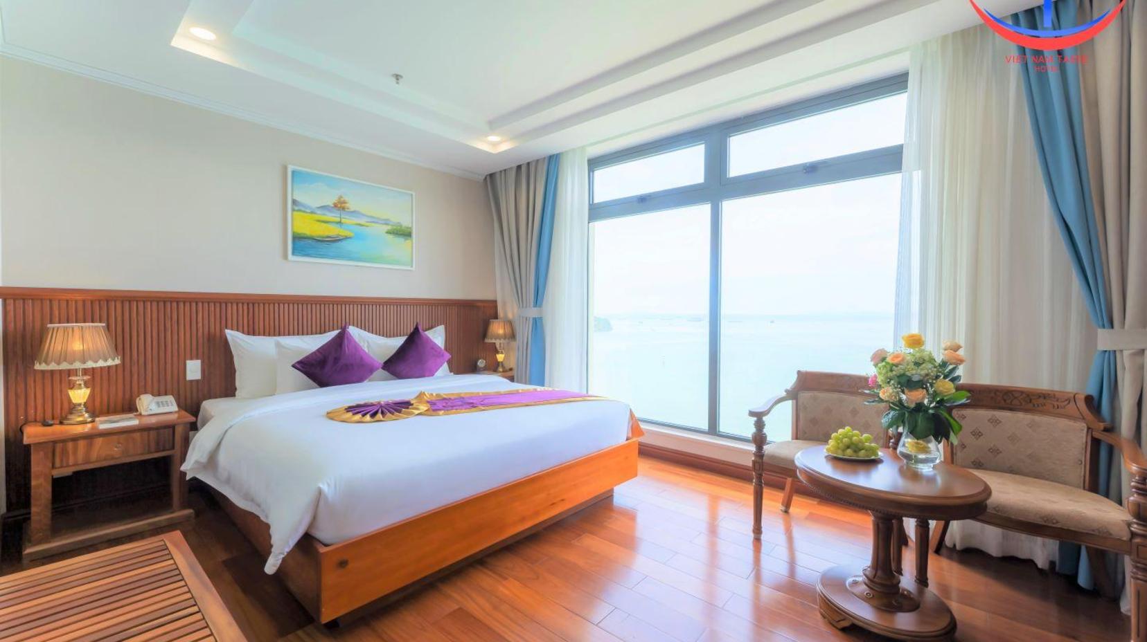 deluxe ocean view double room - Bed