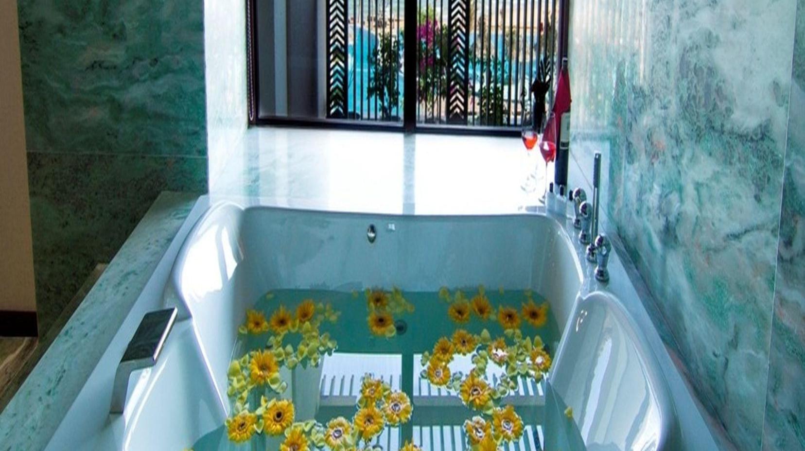 Bathtub