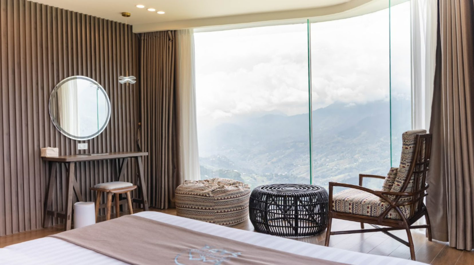 Premium Deluxe Panorama Mountain View Room - Room plan