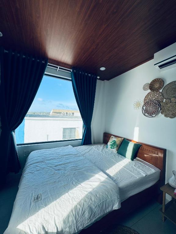 Double or Twin Room with Sea View