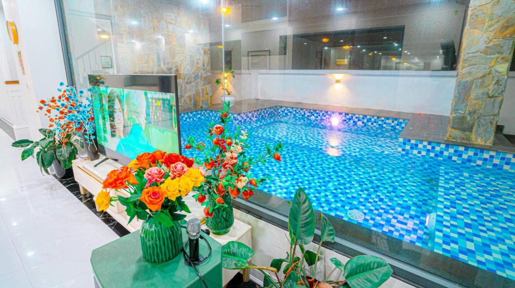 Swimming pool