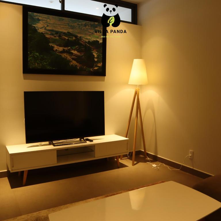 Shared lounge/TV area