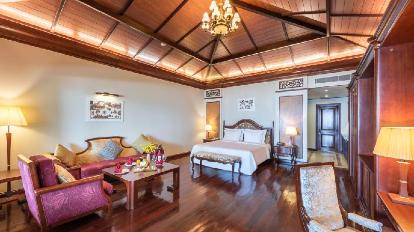 Garden View Villa with King Bed and Private Pool - Guestroom