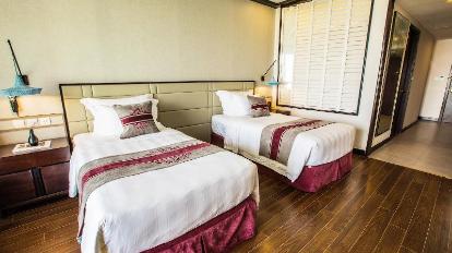 Deluxe Twin - Bedroom