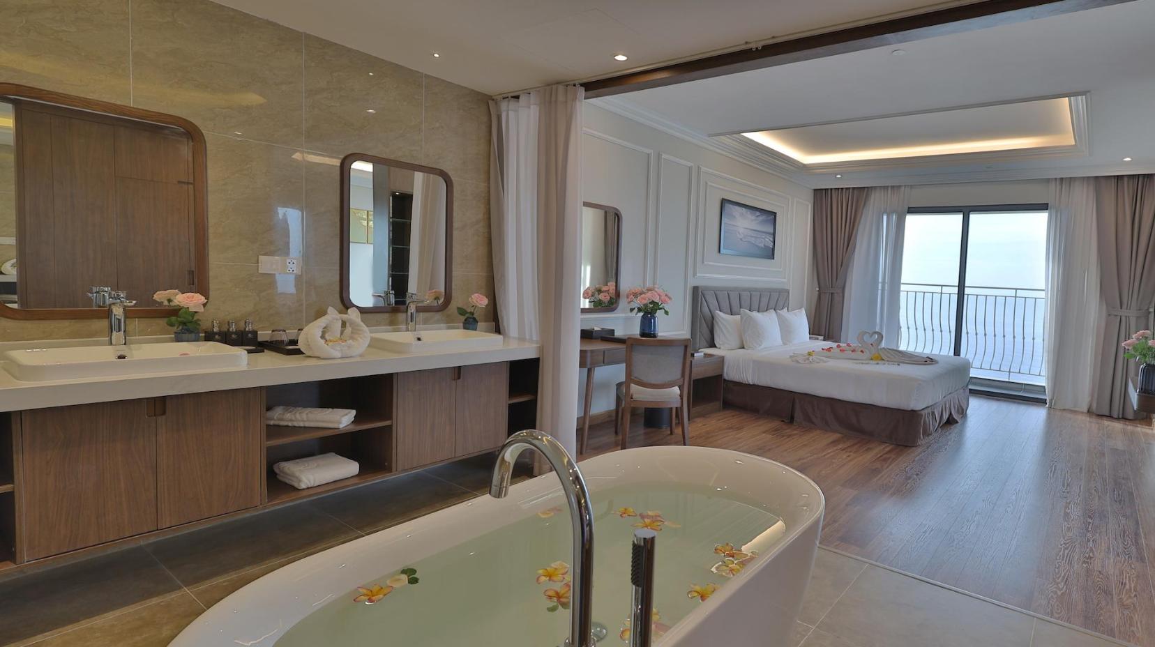 Sea View Suite - Bathroom