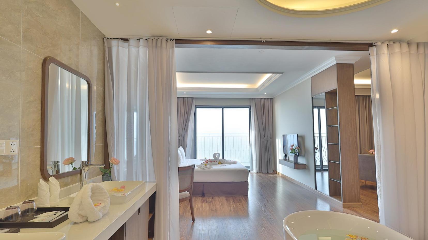 Sea View Suite - Bathroom