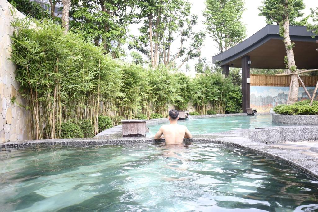 Hot spring bath