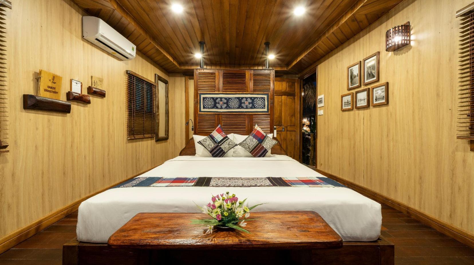 Cabin on Boat - Bedroom